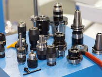 Оснастка для фрезерных и токарных станков с ЧПУ: как правильно выбрать патрон, цангу, оправку и не потерять в точности